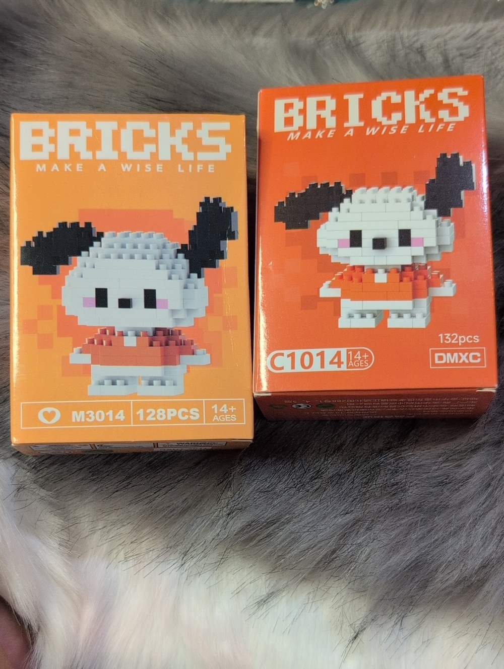 2- BRICKS - Cute Puppy Pixel Build Toys -  Hello Kitty